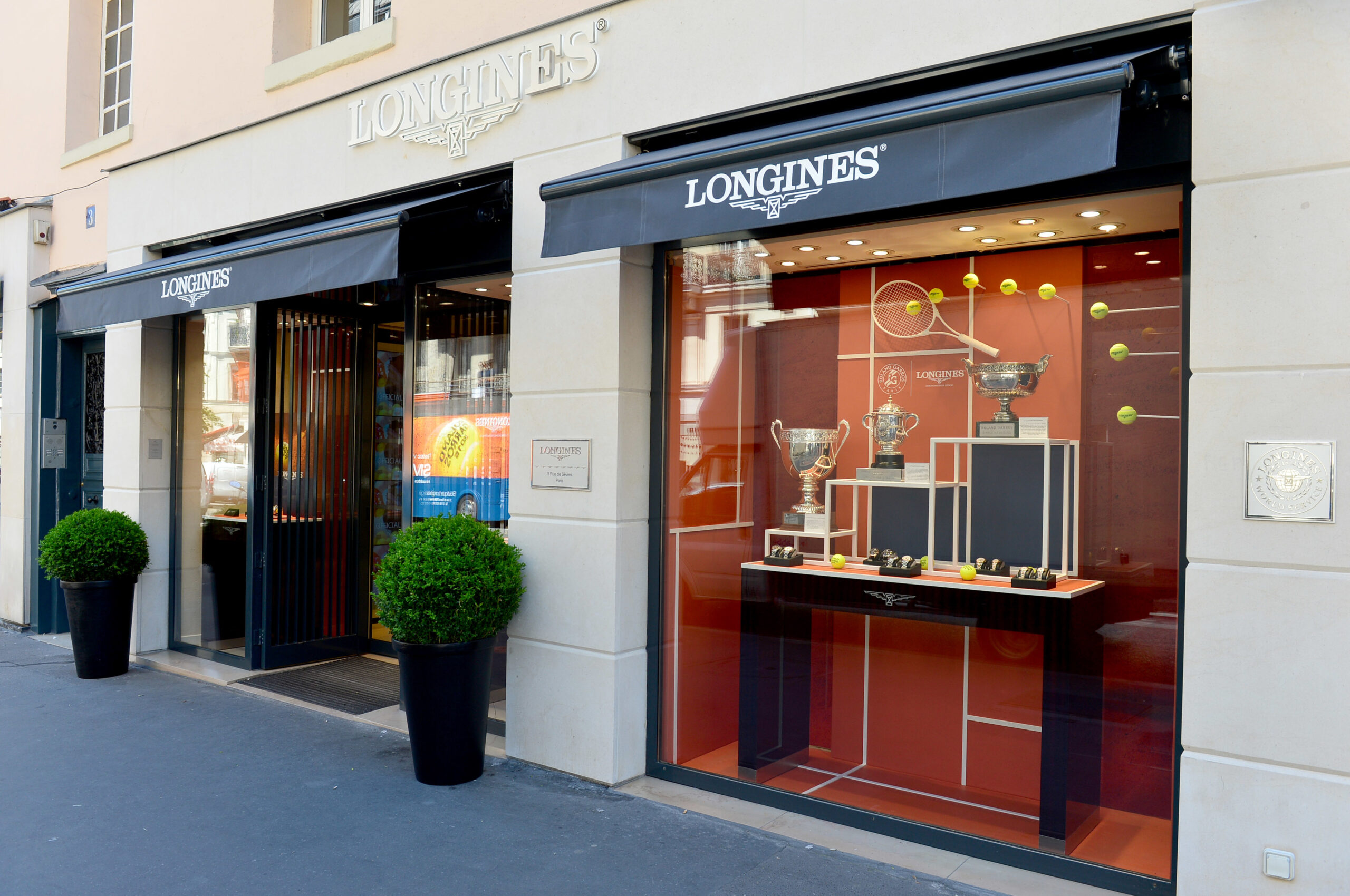 Longines officially inaugurates its first monobrand boutique in